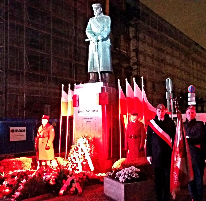 W tym dniu w Polsce organizowane są parady, marsze oraz koncerty patriotyczne.