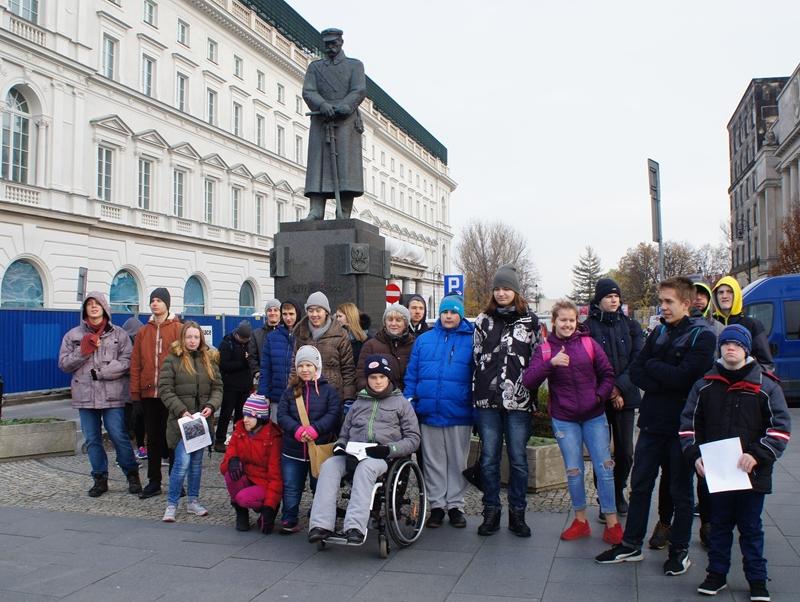 W salach i na korytarzu prezentowane są okolicznościowe gazetki.