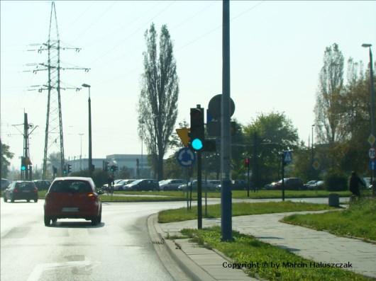 Typowe błędy lokalizacji znaku D-6 w obrębie sygnalizatora Ograniczenia widoczności oznakowanie pionowe Typowe błędy lokalizacji