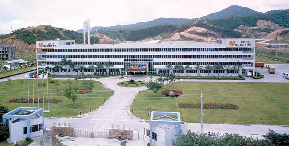 Shenzhen (Chiny) 6 zak adów produkcyjnych na Êwiecie Koncern posiada 6 nowoczesnych fabryk o wydajno- Êci 1.700.000 jednostek rocznie.
