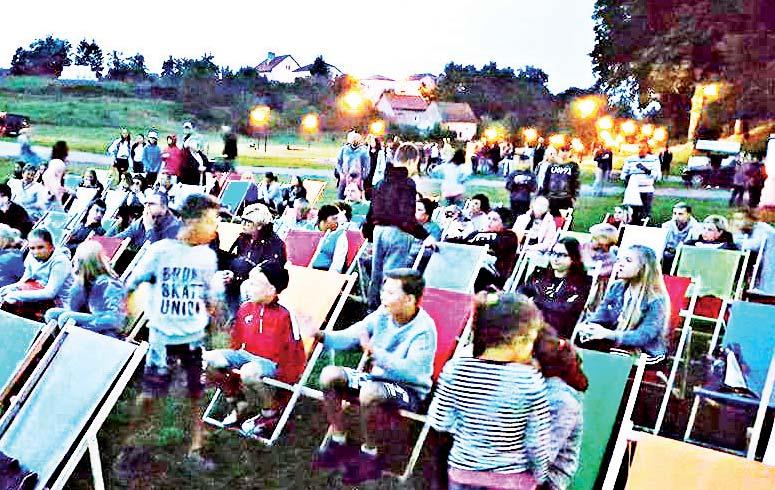 POWIATOWE KINO POD GWIAZDAMI III edycja powiatowej imprezy ponownie w familijnej atmosferze Zainicjowana przez Powiat Olsztyński w 2016 roku cykliczna impreza pod nazwą Kino pod Gwiazdami odwiedziła