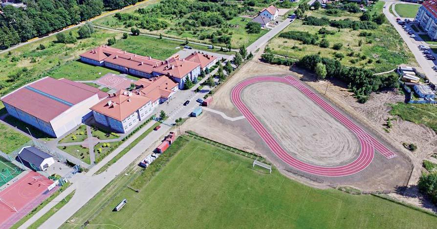 BARCZEWO PROSTO Z NASZYCH GMIN NOWA BIEŻNIA LEKKOATLETYCZNA 7 września 2018 roku odbyło się oficjalne otwarcie nowej bieżni lekkoatletycznej w Barczewie.
