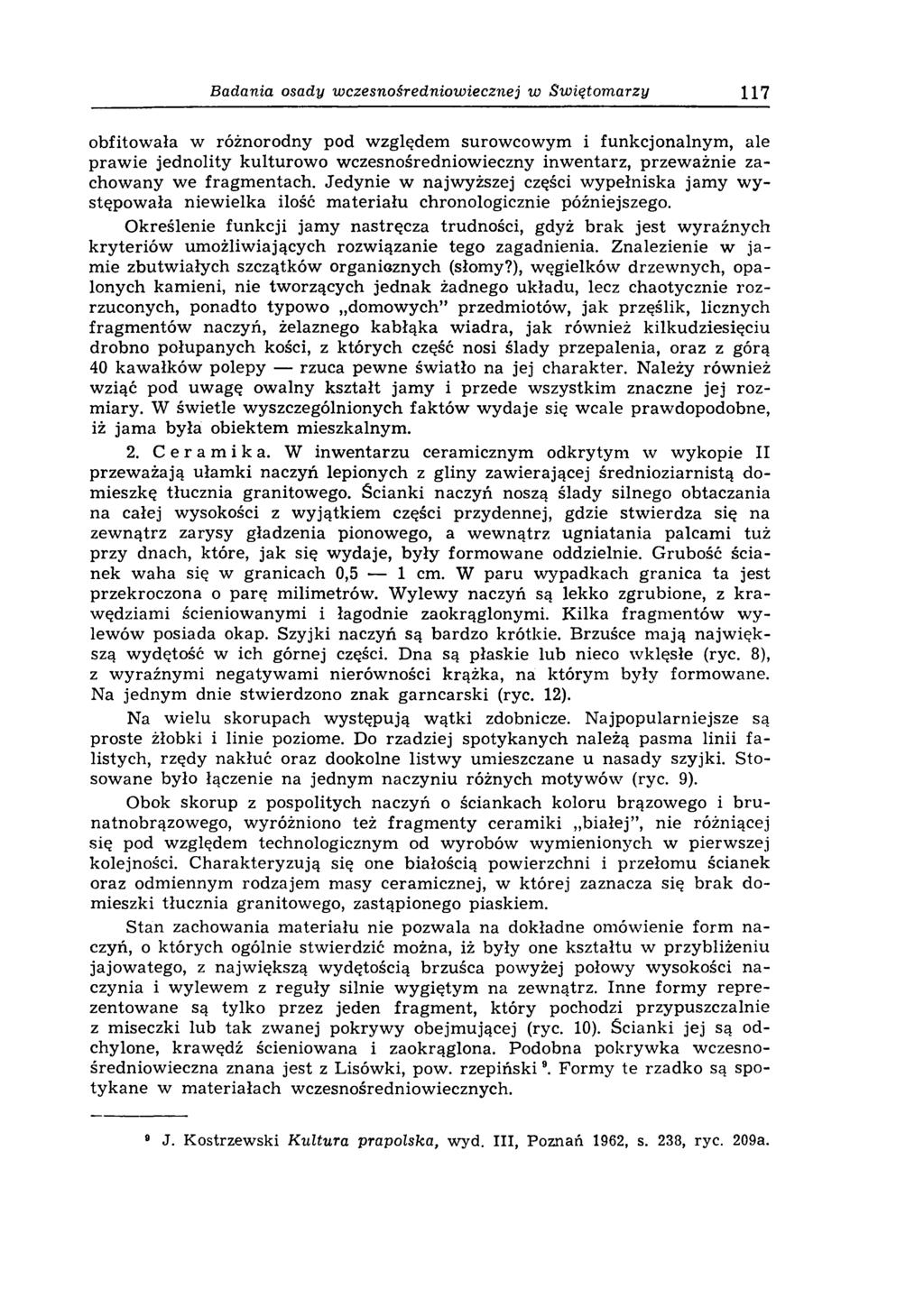 Badania osady wczesnośredniowiecznej w Swiętomarzy 117 obfitowała w różnorodny pod względem surowcowym i funkcjonalnym, ale praw ie jednolity kulturow o wczesnośredniowieczny inw entarz, przew ażnie