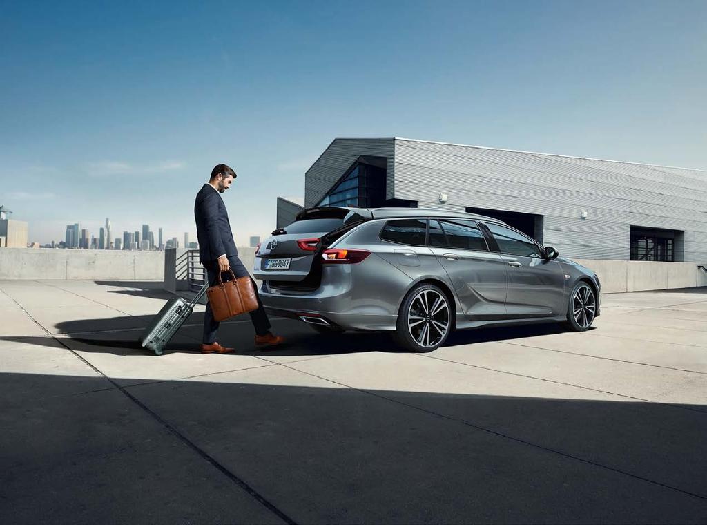 WIELKA W KAŻDYM WYMIARZE. Insignia Sports Tourer, poza innowacjami rodem z klasy wyższej, oferuje także funkcjonalność godną mistrzyni.