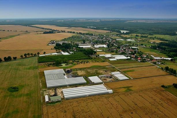 kolarstwo, kajakarstwo. Pod względem fizycznogeograficznym Gmina Wałcz położona jest na Pojezierzu Wałeckim i Równinie Wałeckiej.