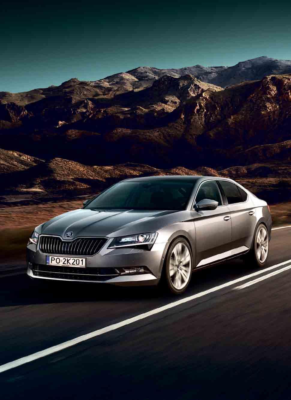 32 BolecReklama NOWA ŠKODA SUPERB W zależności od wariantu i wersji zużycie paliwa w cyklu łączonym od 4,0 do 7,2 l/100 km, emisja CO 2 od 105 do 163 g/km.