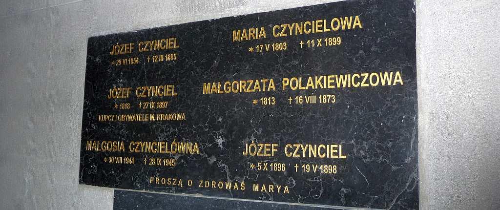 w Rynku Głównym 4. (13.