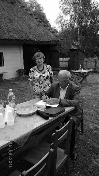 WIEŚCI Z MUZEUM Dr Jan Hebda- autor książki. członków naszego Towarzystwa i innych życzliwych osób.