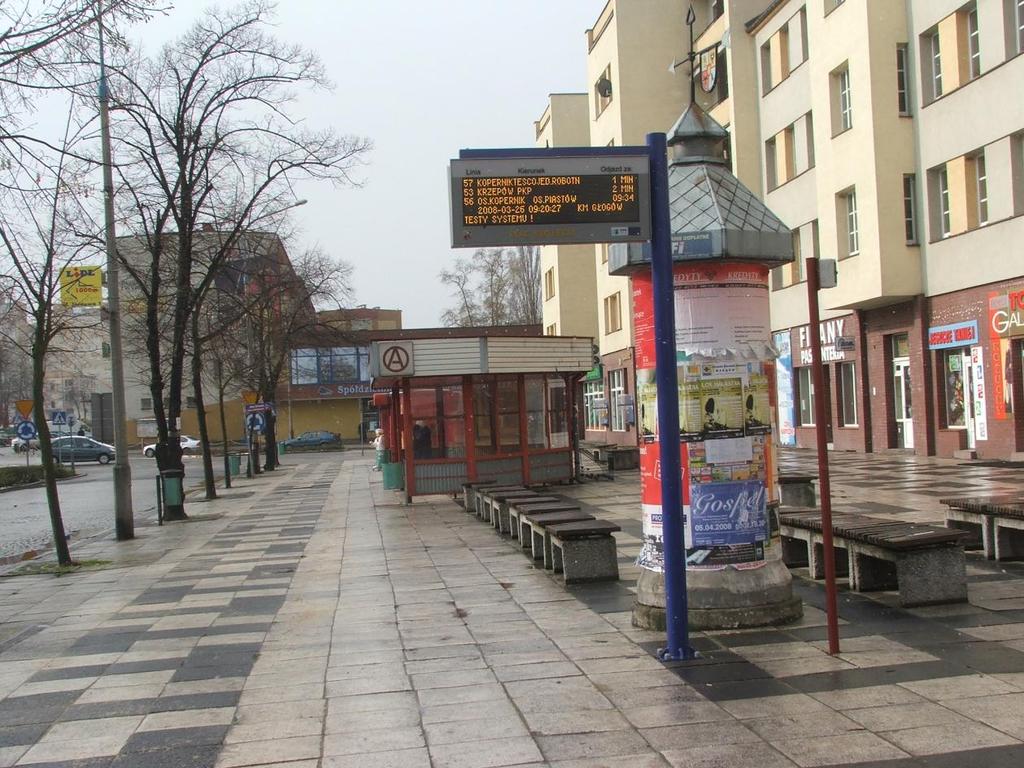 typowej tablicy reklamowej lub w reklamie tradycyjnej.
