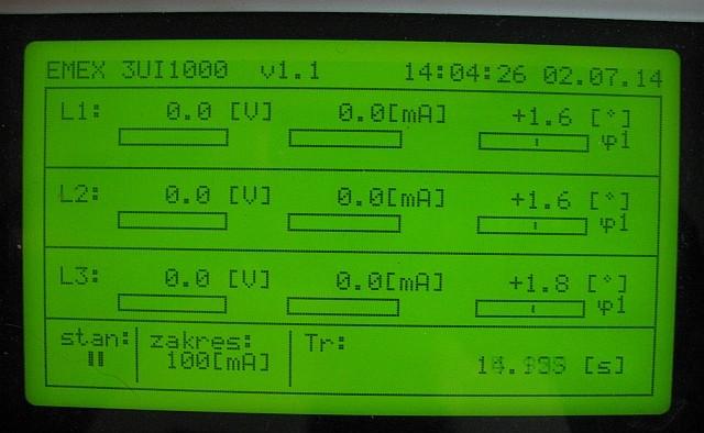 Centralnym punktem płyty czołowej jest wyświetlacz ciekłokrystaliczny na którym wskazywane są mierzone parametry.