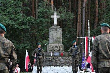 obsadzona polskimi placówkami, zaś kpt. Stefan Pogonowski został odznaczony pośmiertnie Orderem Virtuti Militari. W swoim wystąpieniu po Mszy św.