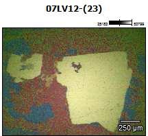 Ryc. 15. Mikrofotografie BSE uzyskane w mikroskopie elektronowym przedstawiające inkluzje lantanowców w minerałach ti (A) oraz związki Sr w fosforanach (B). 13.4.