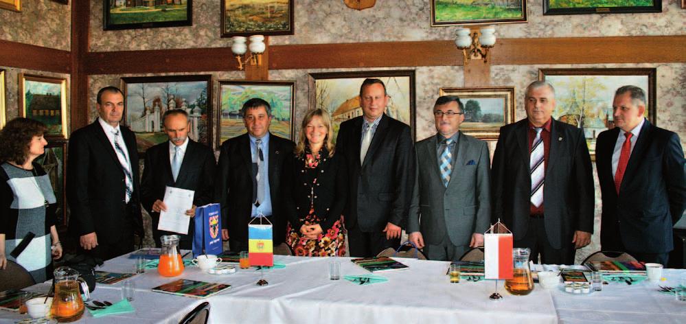 Seminaria Tour Salon PL-MD Zbliżenia w Blizanowie i Rzgowie Od lewej: Agnieszka Szczepińska (tłumacz), Alex Cojocari (wójt Mitoc a), Krzysztof Nosal (Starosta Kaliski), Ilie Virtosu (wójt Malaesti),