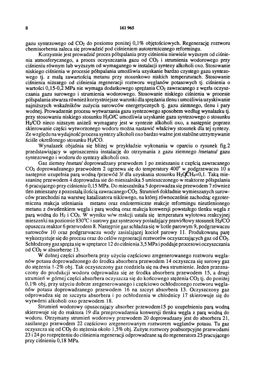 8 161 965 gazu syntezowego od CO2 do poziomu poniżej 0,1% objętościowych. Regenerację roztworu chemisorbenta zaleca się prowadzić pod ciśnieniem autotermicznego reformingu.