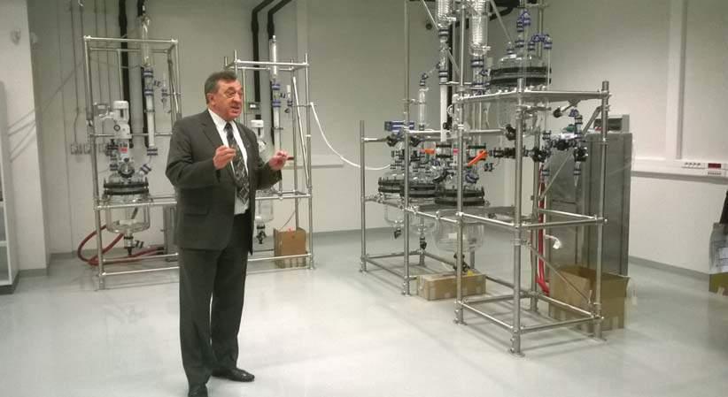 WIELKOPOLSKIE CENTRUM ZAAWANSOWANYCH TECHNOLOGII Profesor Bogdan Marciniec z pasją opowiadał o przyszłym wykorzystaniu WCZT Wnętrza pachnące