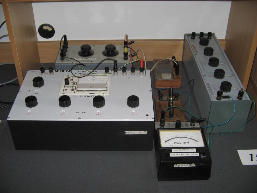 ĆWICZENIE 5 POMIA SIŁY ELEKTOMOTOYCZNEJ OGNIWA I CHAAKTEYSTYKI JEGO PACY Elektrczość Mgetzm. Ops teoretcz do ćcze zmeszczo jest stroe.tc.t.ed.pl dzle DYDAKTYKA FIZYKA ĆWICZENIA LABOATOYJNE.
