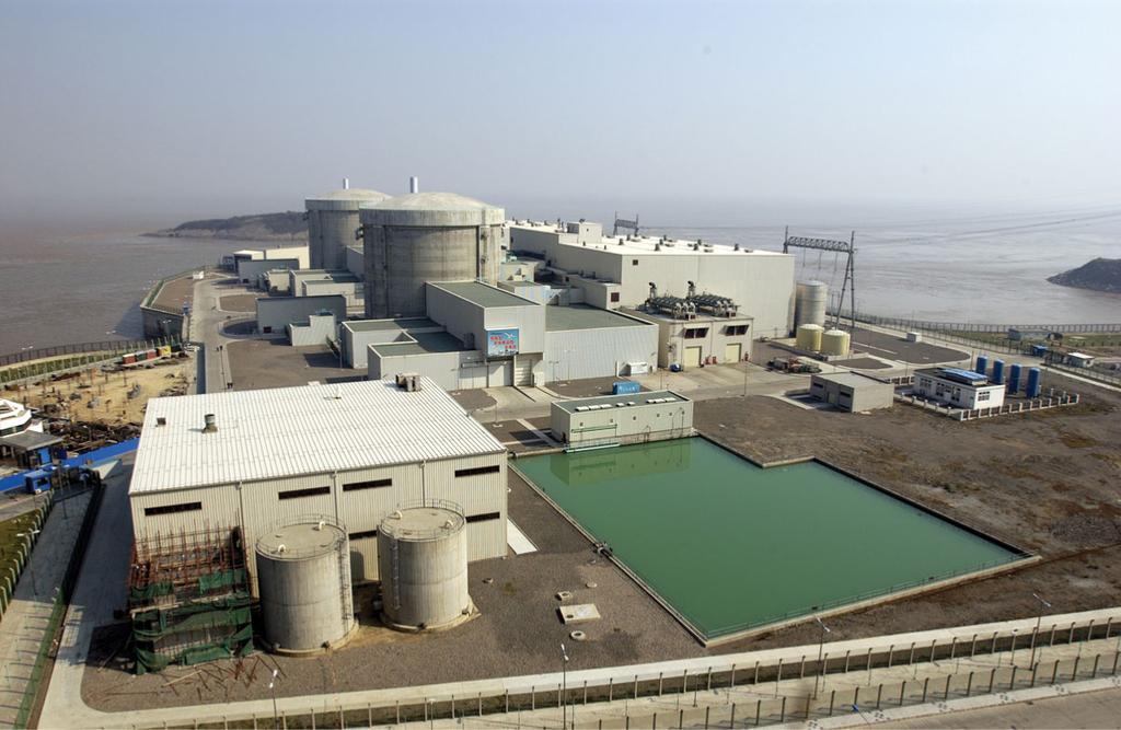 4.6 Aktualnie w budowie i planowane W Kandzie zbudowano 22 reaktory w technologii CANDU, kolejne 12 znajduje się w Chinach, Korei Południowej, Argentynie, Rumunii, Indiach i Pakistanie [19].