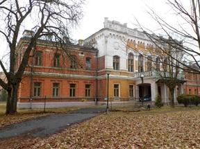 W czasie pierwszej wojny światowej na cmentarzu grzebano poległych żołnierzy armii niemieckiej i rosyjskiej, w tym Polaków, którzy zginęli, walcząc w mundurach armii zaborczych.