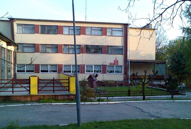 Wychowawcza w Wielgiem oraz budynek administracyjno-dydaktyczny Zespołu Szkół w Kowalewie Pomorskim przy ul.