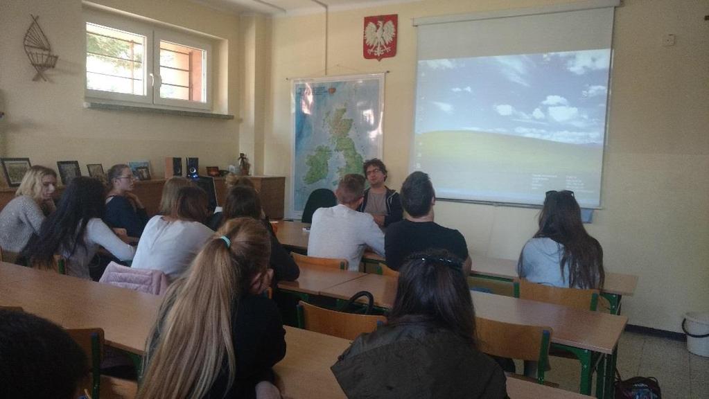Lekcja zawodoznawcza dla uczniów szkoły ZSE-U 18.10.2017 r. Spotkanie młodzieży o profilu technik organizacji reklamy z grafikiem grafiki użytkowej.