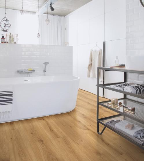 WYJ TKOWA WODOODPORNOŒÆ Odkryj nowe mo liwoœci pod³óg laminowanych Quick-Step Wybór pod³ogi do pomieszczeñ, w których nietrudno o jej zachlapanie lub mokre zabrudzenia sta³ siê teraz du o ³atwiejszy