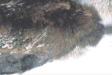 Widok na sk³adowiska odpadów odlewniczych w Ozimku, potocznie zwane now¹ ha³d¹ w 2004 r. (Fot. M. Bo ym) 3.2. Metodyka badañ 3.2.1.