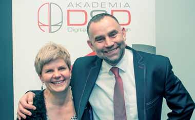 Inauguracyjną kolację, która okazała się nie tylko wyśmienitym spotkaniem towarzyskim, ale i artystycznym sponsorowała firma Dentsply Polska.