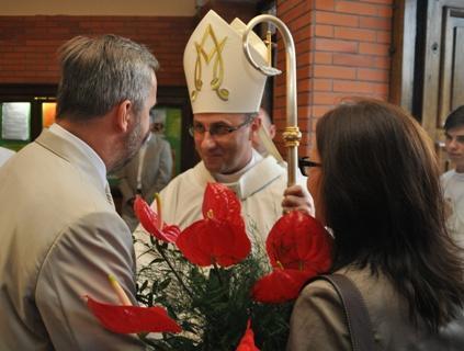 Do samej uroczystości przygotowywano się przez prawie pół roku. Wnętrze świątyni zyskało nowy wystrój, a nad wejściem głównym umieszczono herb Stolicy Apostolskiej z napisem bazylika mniejsza.