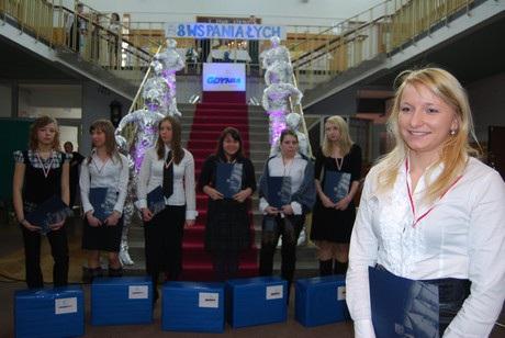 podopiecznych gdyńskiego hospicjum. Zaraża swoją pasją pomagania, a przy tym słynie z życzliwości, o czym świadczy tytuł Najżyczliwszej Uczennicy X LO.