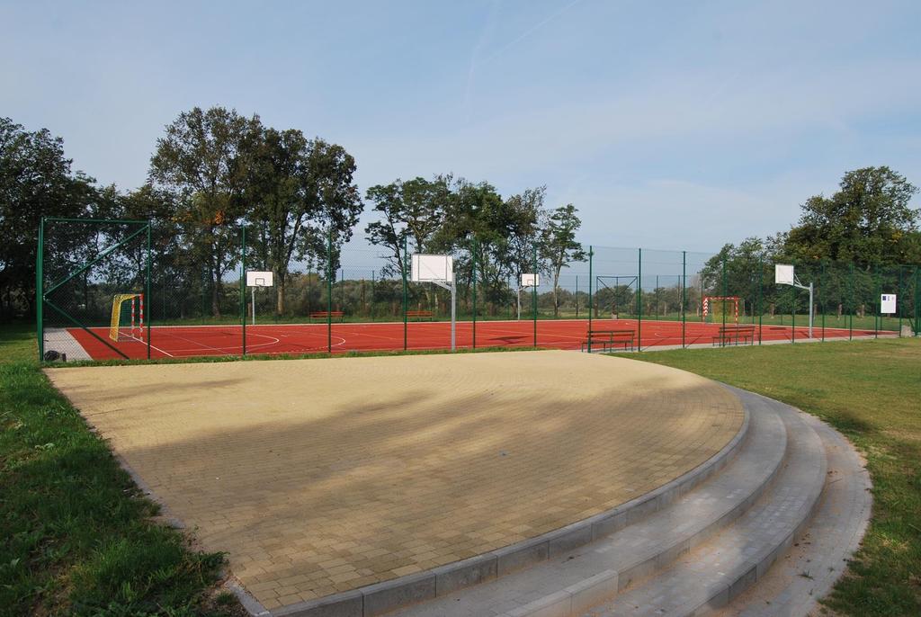 Poprawa warunków rekreacyjno sportowych poprzez budowę boiska wielofunkcyjnego wraz