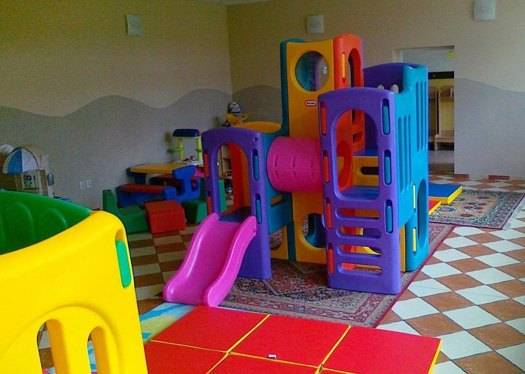 Wyposażenie pomieszczeń przedszkolnych i sali zabaw w