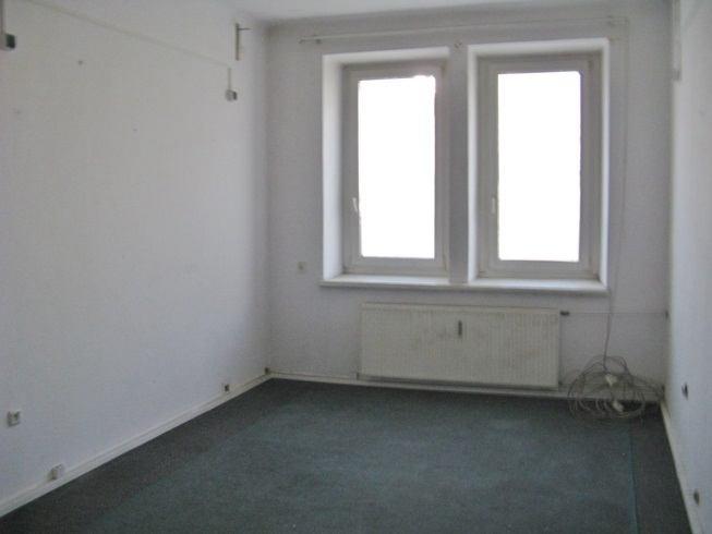 Dąbrowskiego /4 front, I piętro, wejście z klatki schodowej od podwórza