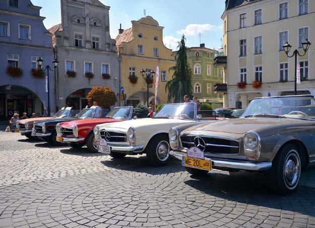 NEWSLETTER WYDANIE VI WRZESIEŃ 2018 MERCEDES-BENZ W JAWORZE 9 Kultowe Pagody na Rynku w Jaworze Weekend z chlebem, piernikiem i Mercedesem Święto Chleba i Piernika to jedno z najważniejszych wydarzeń