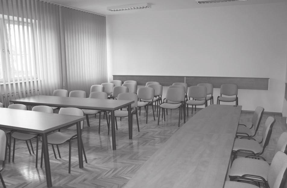 Ponadto wymienione zostały okna oraz drzwi. Wokół budynku wykonano opaskę betonową i niwelację terenu.