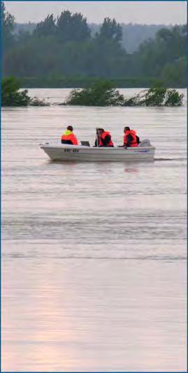 .. Barbara Drezińska Przebieg powodzi w zlewni środkowej i dolnej Wisły Sytuacja hydrologiczno-meteorologiczna i przebieg powodzi w zlewni środkowej i dolnej Wisły.