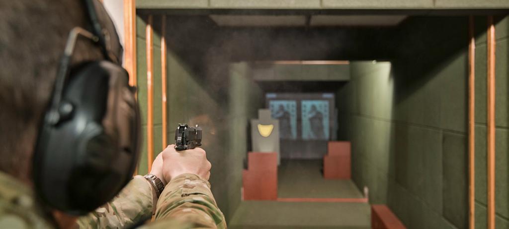 KRYTA MOBILNA STRZELNICA ĆWICZEBNA W KONTENERACH 40FT HC Strzelnica umożliwia prowadzenie treningu strzeleckiego na dystansie od 5 do 50m z wykorzystaniem amunicji ostrej i wskaźników laserowych.