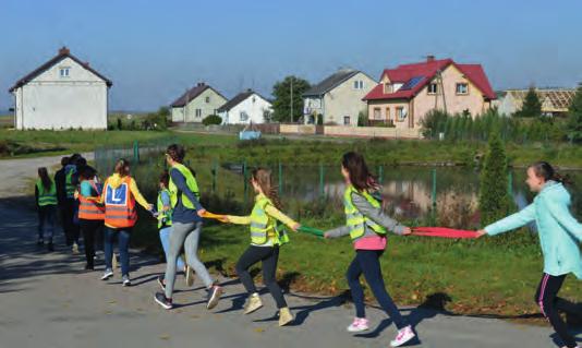 Najpierw zgromadzili się przed tablicą upamiętniającą mieszkańców Nowego Zakrzewa i okolic, rozstrzelanych we wrześniu 1939 r.