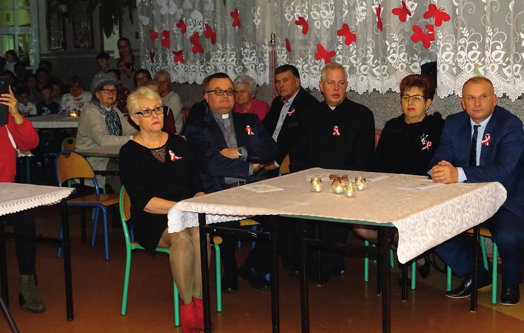 14 Z pieśnią przez dzieje Polski Z pieśnią przez dzieje Polski - pod takim tytułem w Szkole Podstawowej w Starym Skarżynie odbył się koncert pieśni patriotycznej przygotowany przez uczniów naszej