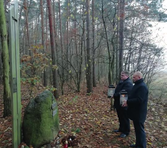 16 Pamięć o bohaterach Niepodległej Obchodząc 100-rocznicę odzyskania niepodległości przez Polskę, przedstawiciele Gminy Zambrów uczcili pamięć tych, którzy na przestrzeni minionych lat oddali życie
