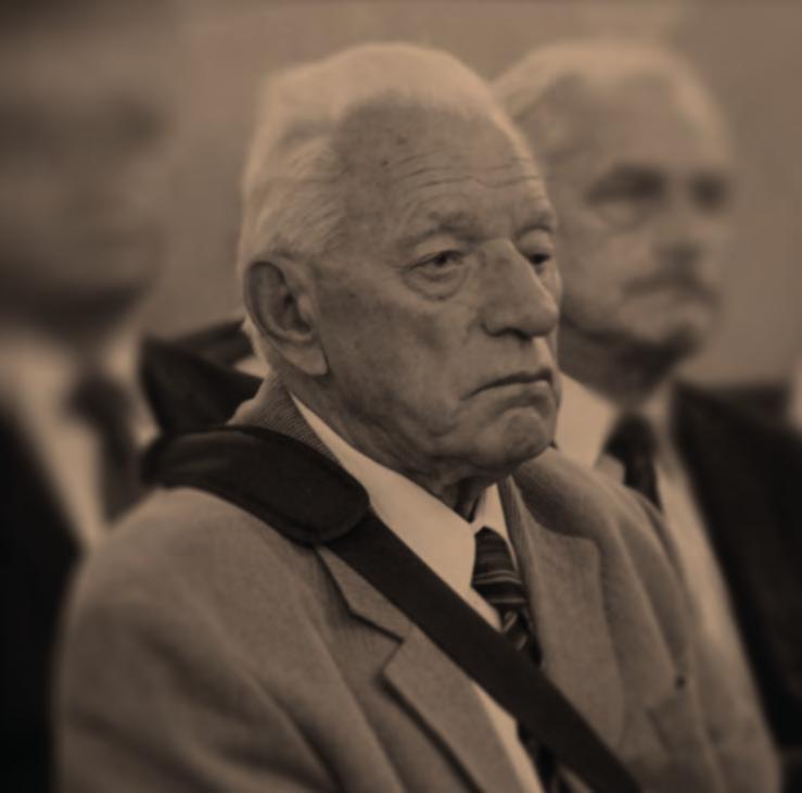 2 Ireneusz Krystowski 1932-2018 19 listopada 2018 r. w Poznaniu zmarł Ireneusz Krystowski. Postać znana mieszkańcom Gminy i Miasta Zambrów. Bliski nam, wieloletni współpracownik redakcji Gminnych.
