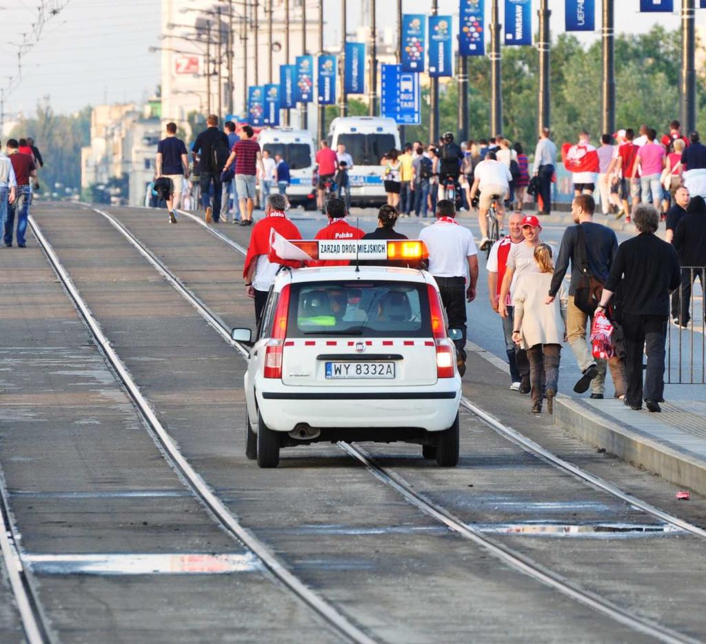 Sztab Zarządu Dróg Miejskich Dodatkowo na czas Euro 2012, codziennie blisko 100 pracowników przez 24 godziny na dobę czuwa o, aby mistrzostwa odby y się bez większych