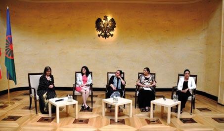 W trakcie inauguracji konferencji Małgorzata Fuszara zwróciła uwagę na aktywność kobiet romskich w społecznościach lokalnych i na ich ogromną rolę w ich własnych społecznościach, która powinna być