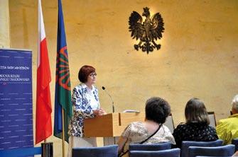romskim działaczkom. Krystyna Gil, która pełni prezesa pierwszego polskiego stowarzyszenia kobiet romskich otrzymała specjalne wyróżnienie Pełnomocniczki Rządu do Spraw Równego Traktowania.