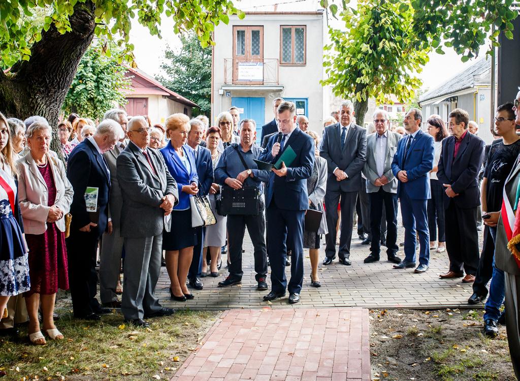 Uroczystego odsłonięcia tablicy dokonała rodzina dowódcy Batalionów Chłopskich Franciszka Kusyka Grota, którego oddział 15 maja 1943 roku rozbił stacjonujący w Michowie Garnizon Niemiecki.