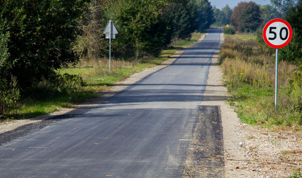 Wykonano utwardzenie poboczy drogi i odtworzenie
