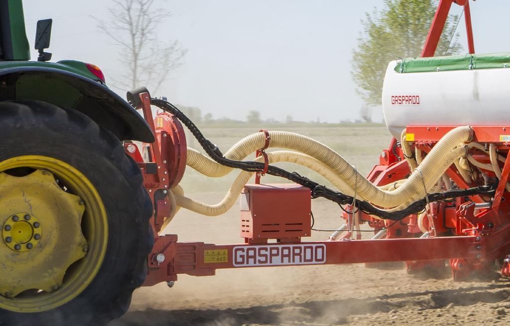 Dwupunktowy układ zawieszenia i hydrauliczne koła podnoszące ułatwiają manewrowanie.