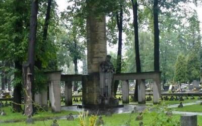 Wyróżnia ją postać żołnierza w mundurze Legionów, z maciejówką na głowie i napis: Dla Ciebie Polsko i dla twej chwały 1914 1918.