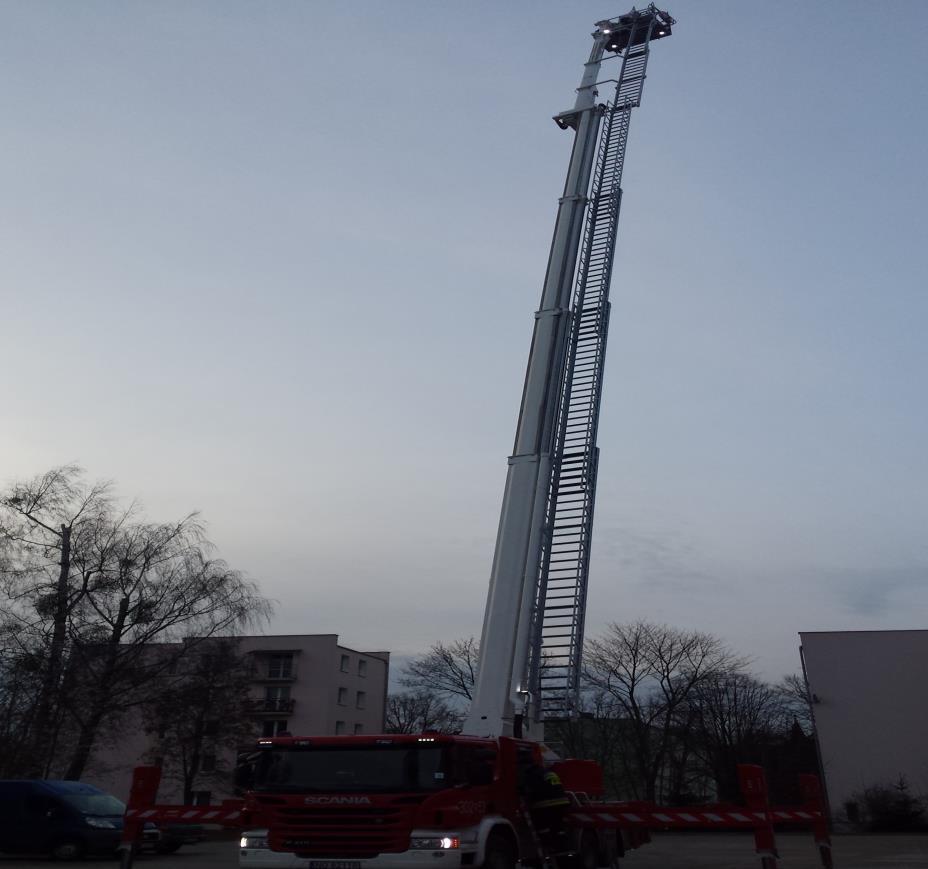 W grudniu Jednostka Ratowniczo Gaśnicza nr 2 komendy w zamian za dotąd użytkowany podnośnik hydrauliczny SHD 23 o wysięgu 23 m, otrzymała nowy podnośnik o wysokości 42 m SCHD 42.