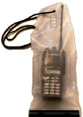 Strona 29 Radiotelefon nasobny (przenośny) Zdj. 14 Radiotelefon w wodoszczelnym pokrowcu Źródło: http://www.ppoz.sklep.