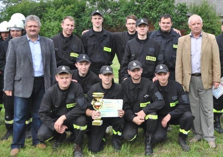 8 Głos Przykony lipiec 2013 Gminne Zawody Sportowo-Pożarnicze bojówce druhowie z tej drużyny również uzyskali najlepszy czas wynoszący 44,09 sekundy.